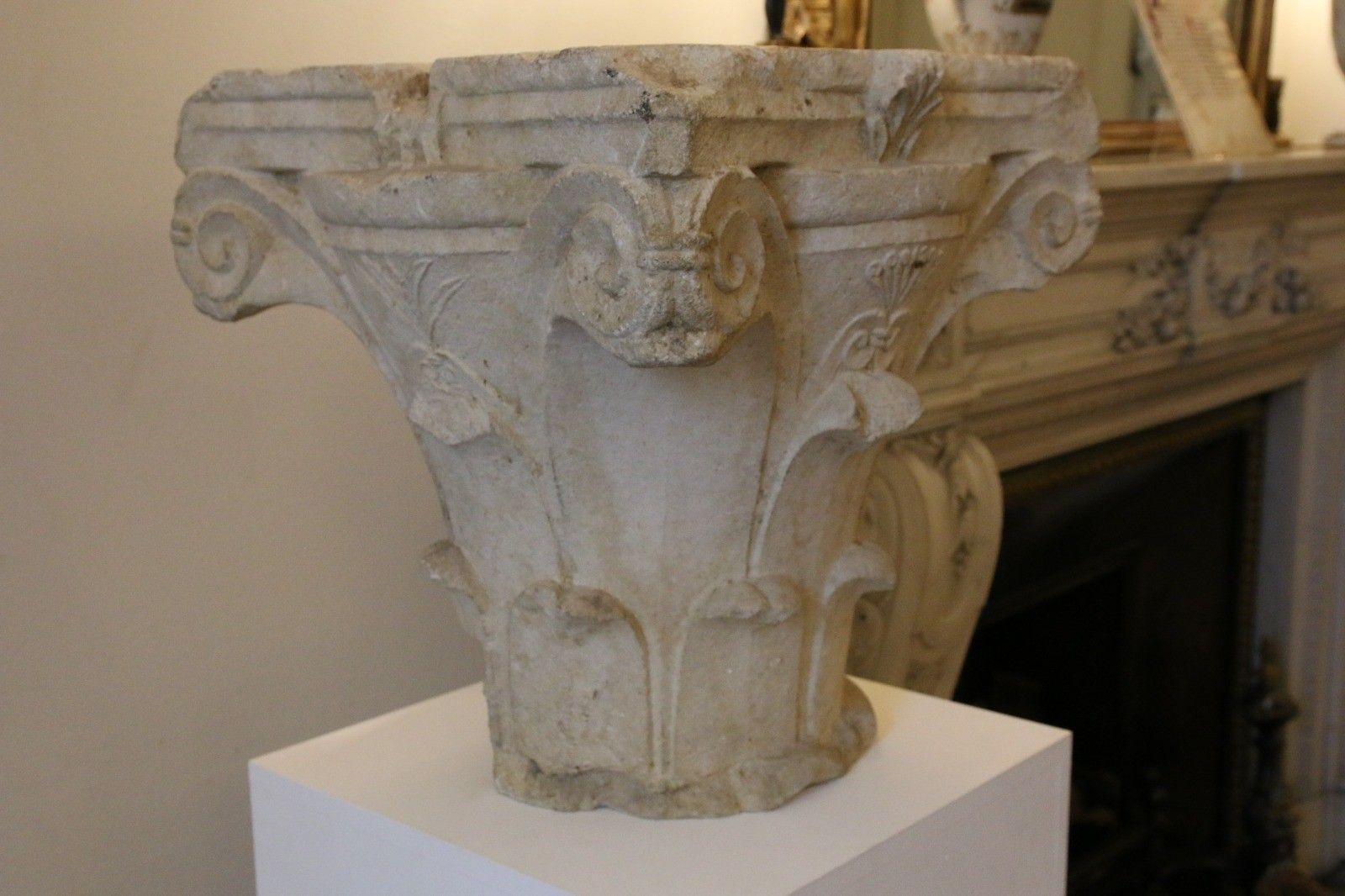 Capitello romano in marmo, II secolo d.C.