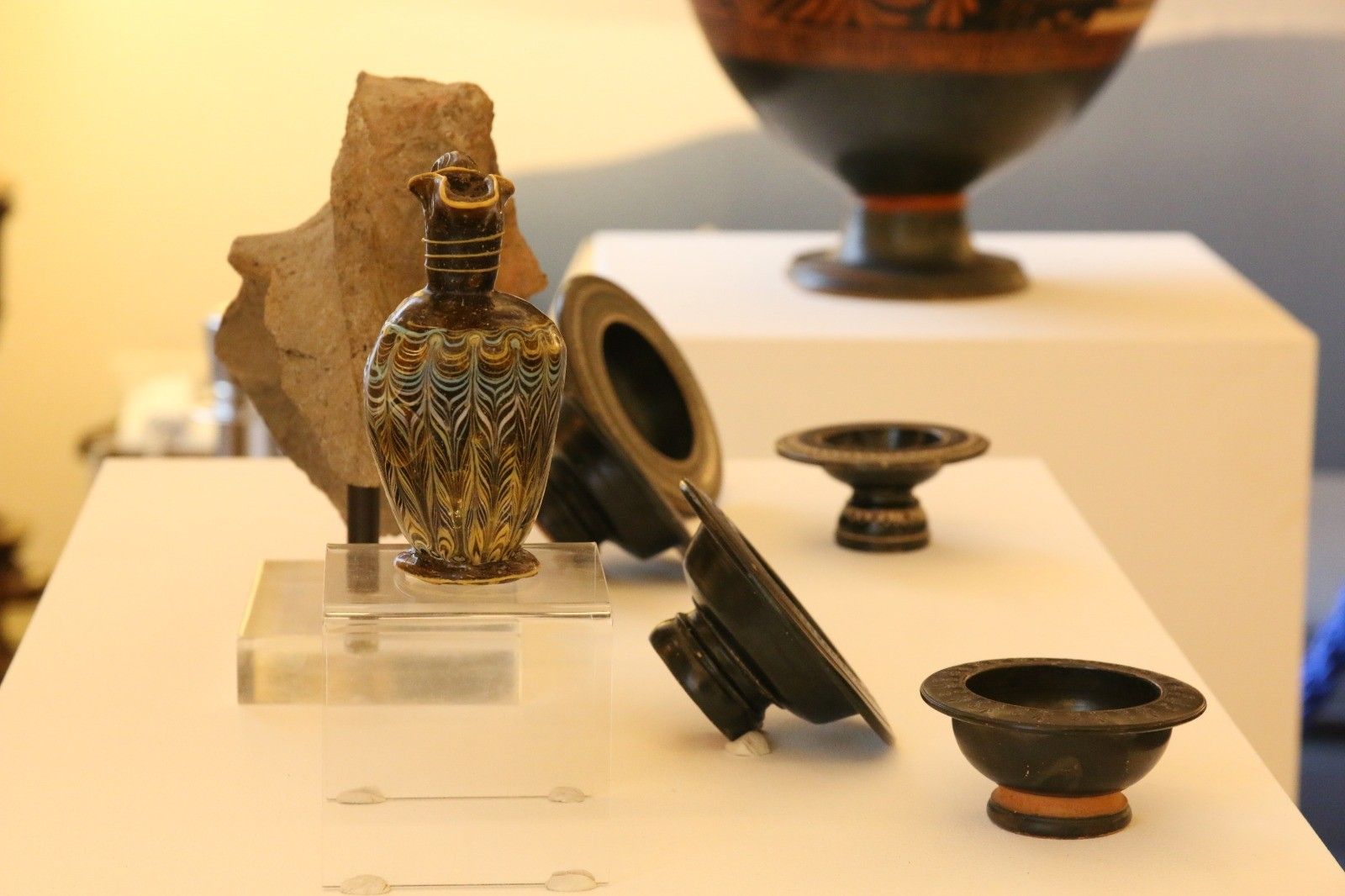 Cinque piatti stile Gnathia, IV secolo a.C.