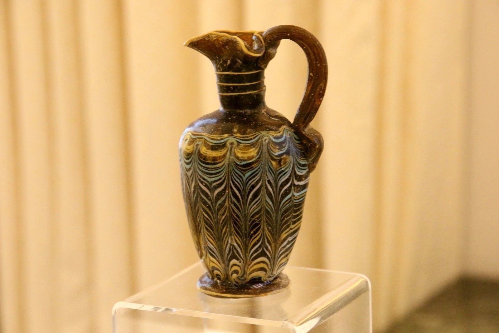 Oinochoe greco in pasta vitrea