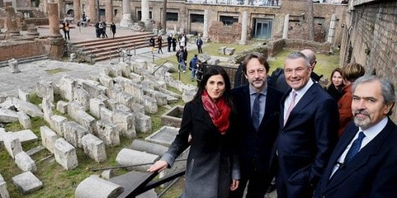 La Sindaca Raggi, il Vice Sindaco Bergamo e il sovrintendente Presicce a Torre Argentina