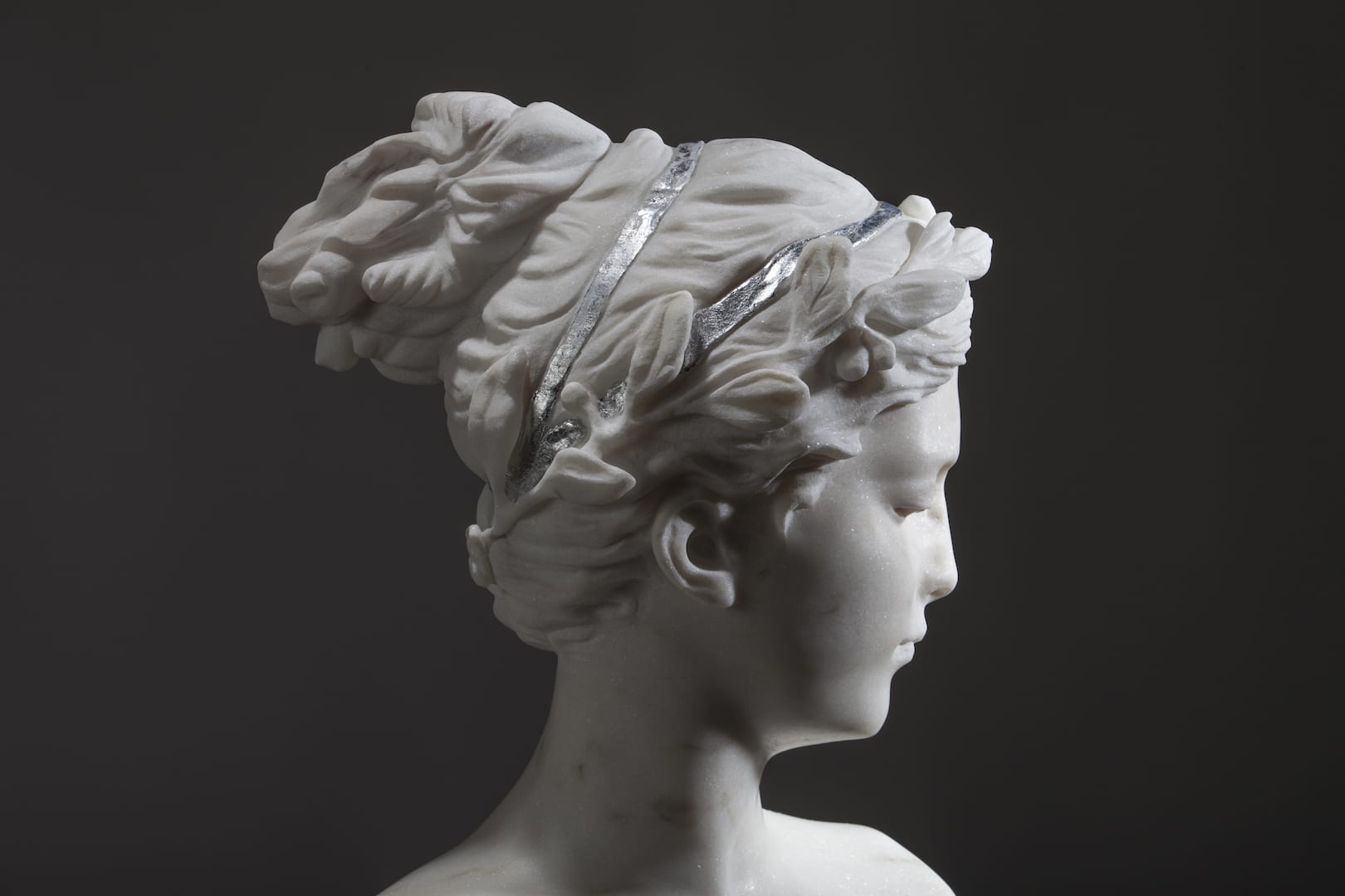 Ossimori di marmo. La Forma del Tempo di Ilaria Gasparroni a Brescia