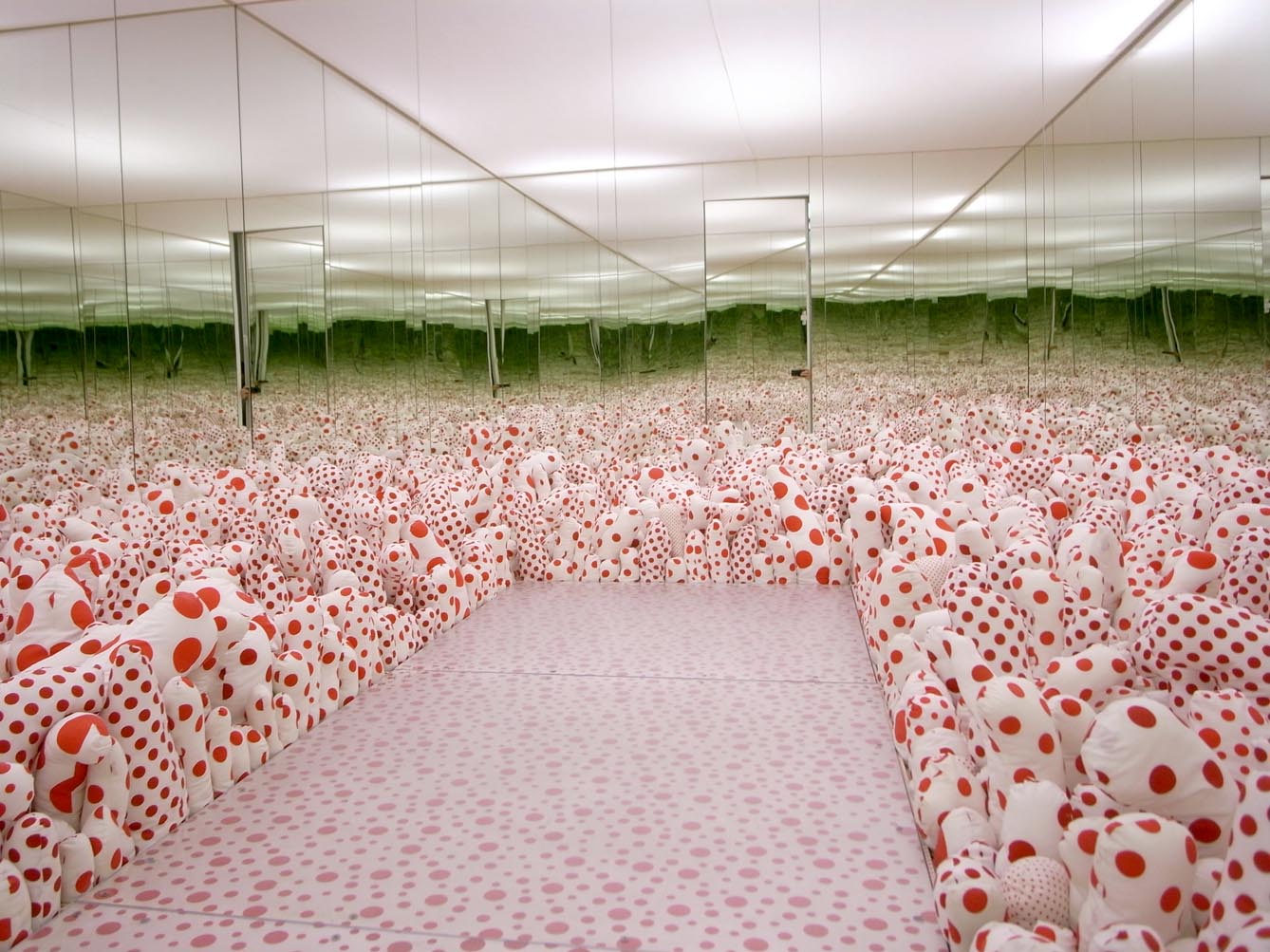 Yayoi Kusama superstar. L'Hirshhorn Museum di Washington acquista la prima Infinity Mirror Room