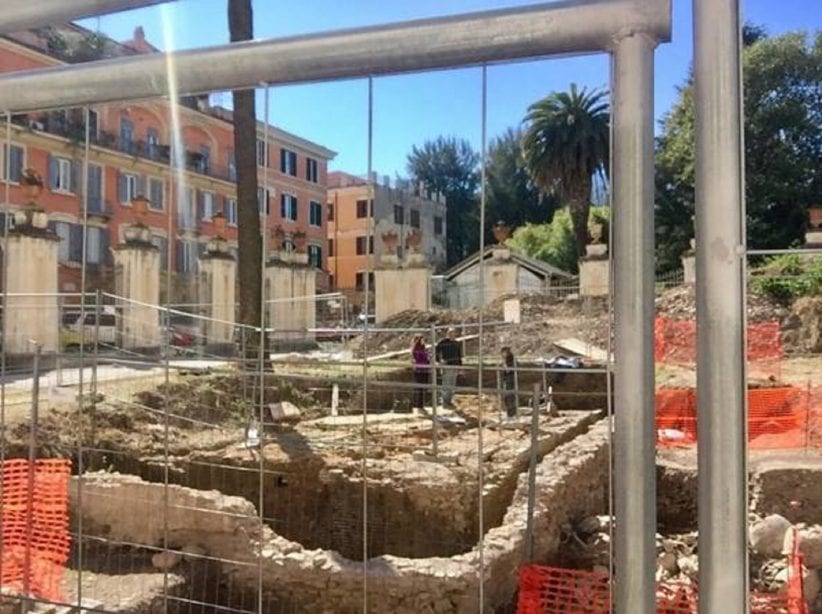 ritrovamento di anfore nel giardino di Palazzo Corsini