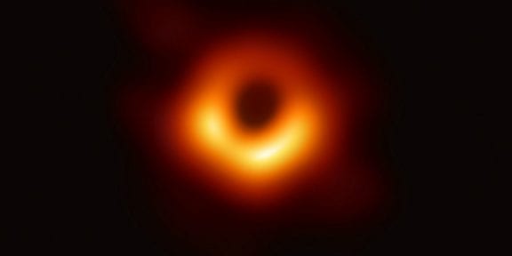 Le prime immagini mai ottenute di un buco nero
