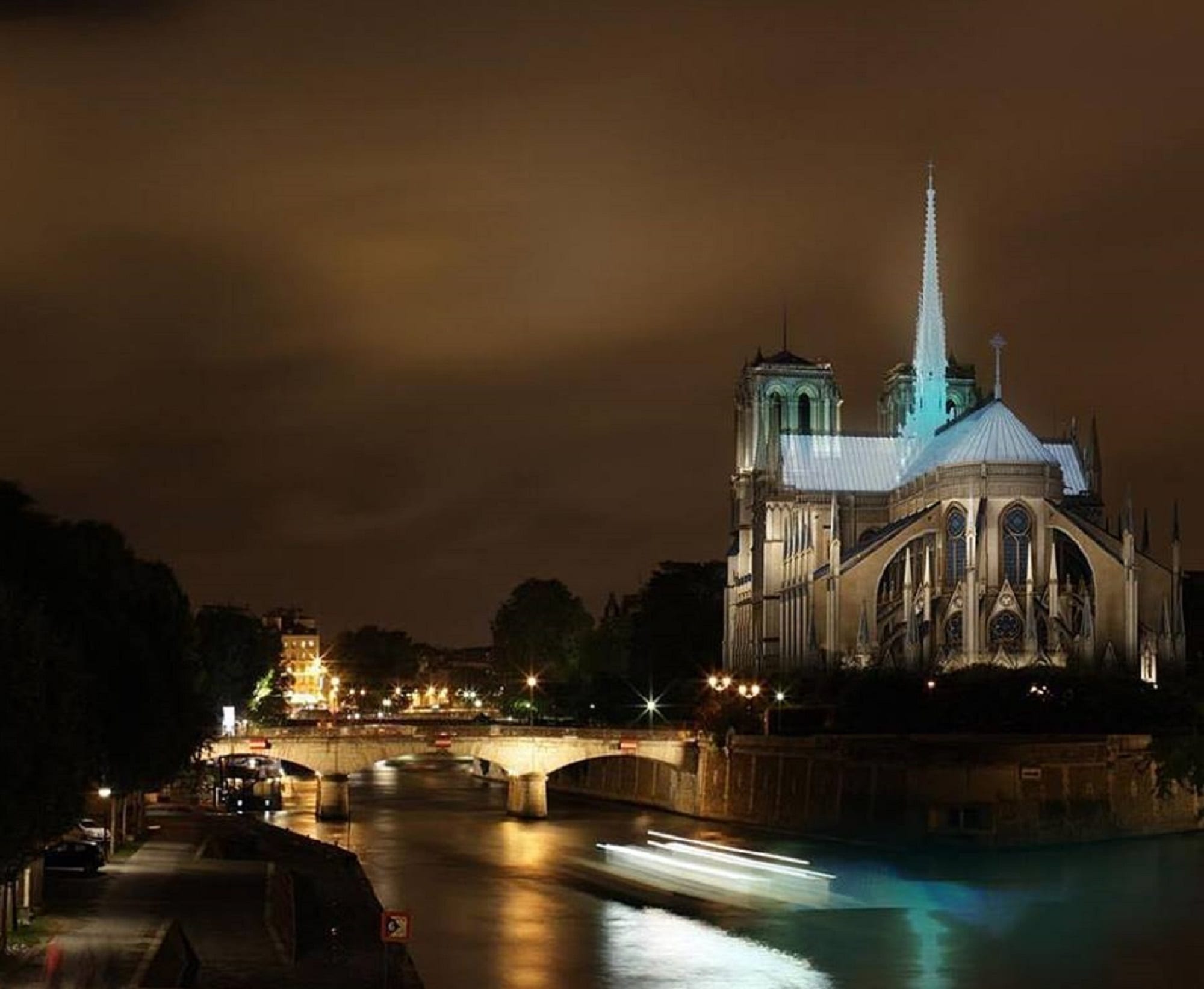Come sarà ricostruita la guglia crollata di Notre-Dame? Dalla proposta italiana di Fuksas agli altri progetti del mondo