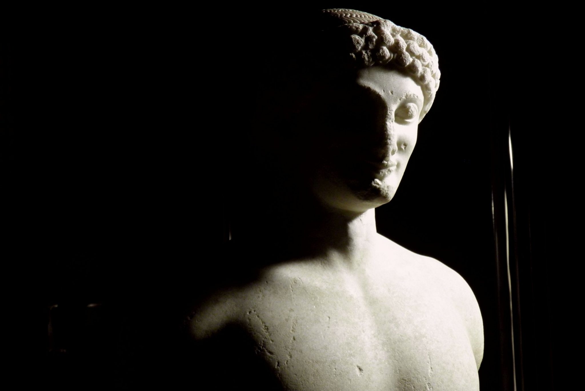 Il kouros di Lentini ritrova la sua testa. In mostra a Catania la statua greca riassemblata