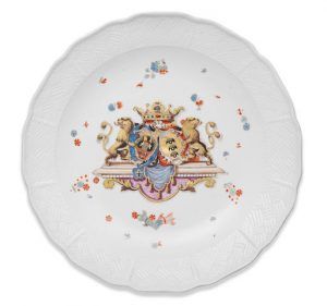 A rare Meissen large dish from the Sulkowski Service, circa 1735-38 £ 12,000 - 18,000 € 13,000 - 20,000