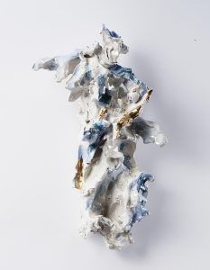LUCIO FONTANA ( Rosario Di Santa Fé 1899 - Comabbio 1968 ) "Madonna con bambino" 1950/1953 scultura in ceramica smaltata e riflessata