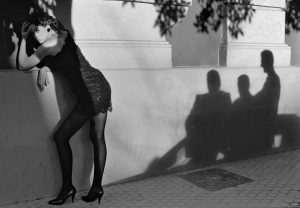 Letizia Battaglia, La bambina lavapiatti non è mai andata a scuola, 1979, Monreale © Letizia Battaglia