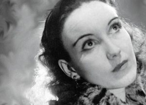 La Ragazza che Levita, il gotico familiare di Barbara Comyns