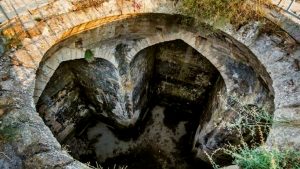 Il misterioso edificio nella fortezza medievale di Naryn-Kala