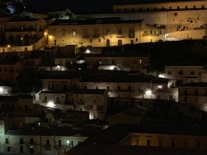 Modica, luci sotto il Castello