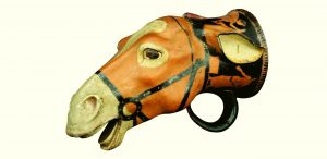 Rhyton a forma di testa d’asino Terracotta, 20 Ruvo 480-470 a.C., Napoli, Museo Archeologico Nazionale © Ministero per i Beni e le Attività Culturali