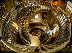 Lo scalone del Palazzo del Barone Empain, al Cairo