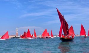 Melissa McGill, Red Regatta, Bacino di San Marco, Venezia (foto Anna Mattioli)