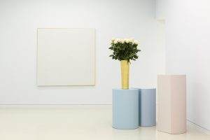 Vue d’exposition Ettore SpallettiOmbre d’azur, transparence Nouveau Musée National de Monaco – Villa Paloma Photo : Werner Hannappel, VG-Bildkunst Bonn 2019