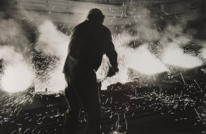 FotoIndustria 2019 Lisetta Carmi, Genova, Italsider. La colata dell’acciaio