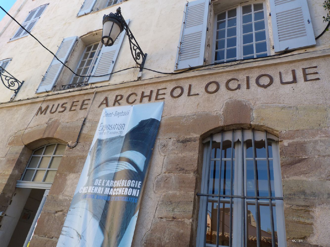 Francia: «Il museo diventerà un inferno». Uomo barricato nel Museo Archeologico di Saint-Raphael