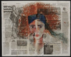 Zehra Doğan, Özdinamik, Auto-dinamica, 2017, carcere di Diyarbakir, 67 x 56 cm, penna a sfera, caffè, curcuma, succo di prezzemolo su giornale Photo credit: Jef Rabillon