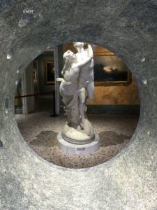 Aleksandra Domanović, screenshot da The Falseness of Holes, 2019 Courtesy Fondazione Arnaldo Pomodoro