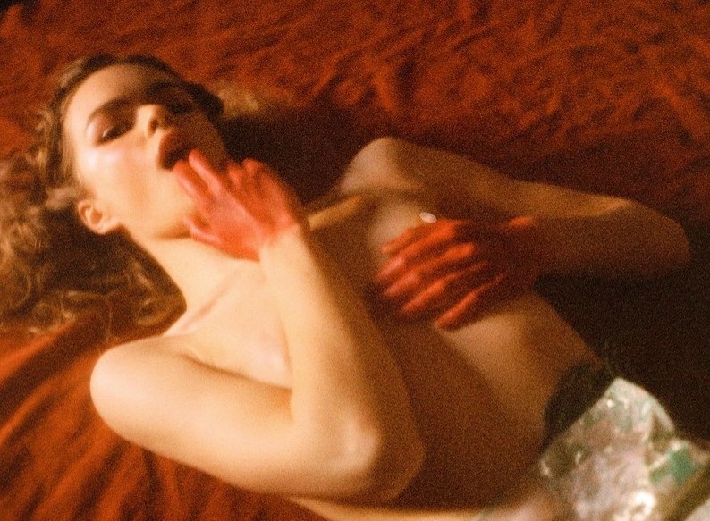 La potenza dell’intimità femminile. Le impalpabili fotografie di Maria Grazia Mormando, a Roma