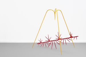 SYMBIOTIC RELATIONSHIPS (Installation view), metallo floccato con polvere di tessuto colorato, 160x113x100, 2019 | Photo credits T-space