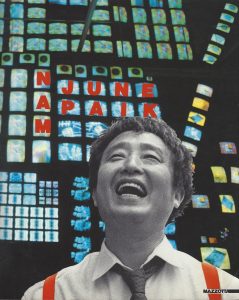 In Nam June Paik. Lo sciamano del video”, cat. mostra Palazzo Reale, Milano 1994, Mazzotta, a pag.104 l'immagine di “Una piccola performance di Daniela Palazzoli e Nam June Paik in cocasione della trasmissione Publimania Milano 1988” scattata da Fabrizio Garghetti. Le scritte autografe sono state realizzate da Nam June Paik in dedica a Daniela Palazzoli.
