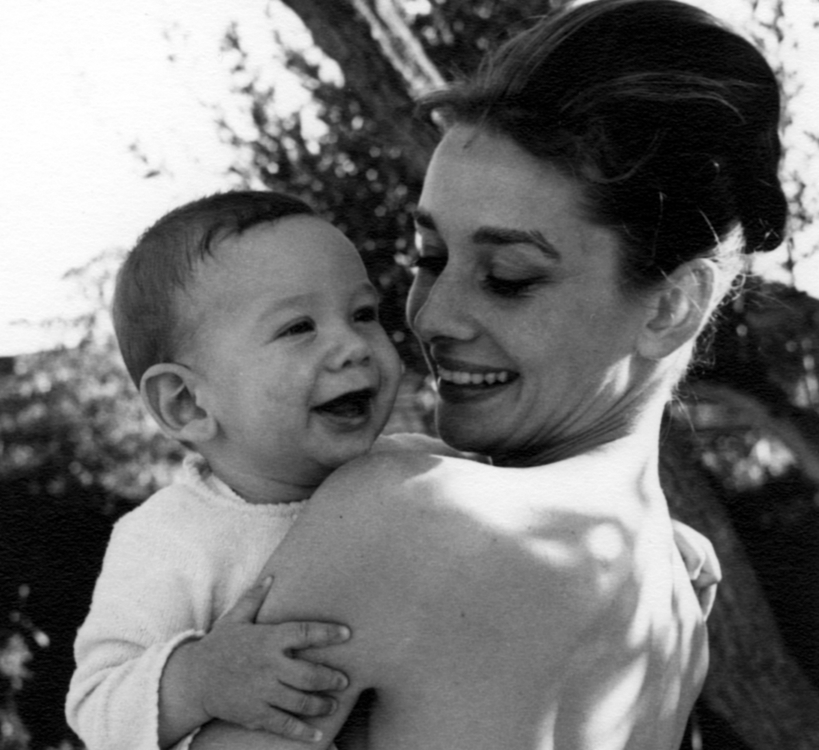 La donna dietro la star: a La Spezia, la mostra su Audrey Hepburn creata dal figlio Sean