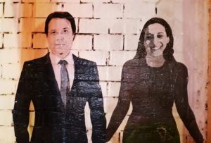 Murale che rappresenta il Premier Conte che tiene per la mano Silvia Romano dopo la sua liberazione