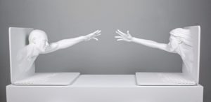 Federico Clapis, Touch Scream, 2018, resina, 35x80x36 cm