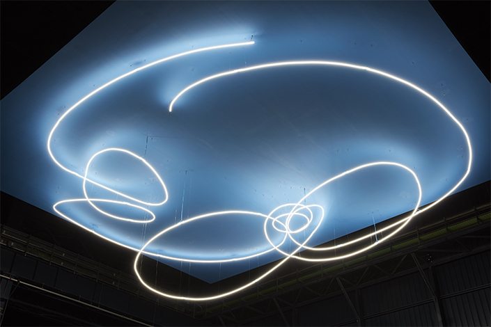 Le meraviglie neon spaziali di Lucio Fontana a Los Angeles, gli Ambienti da Hauser & Wirth