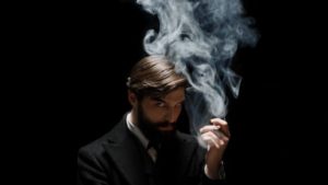 Robert Finster è Freud nella serie Netflix