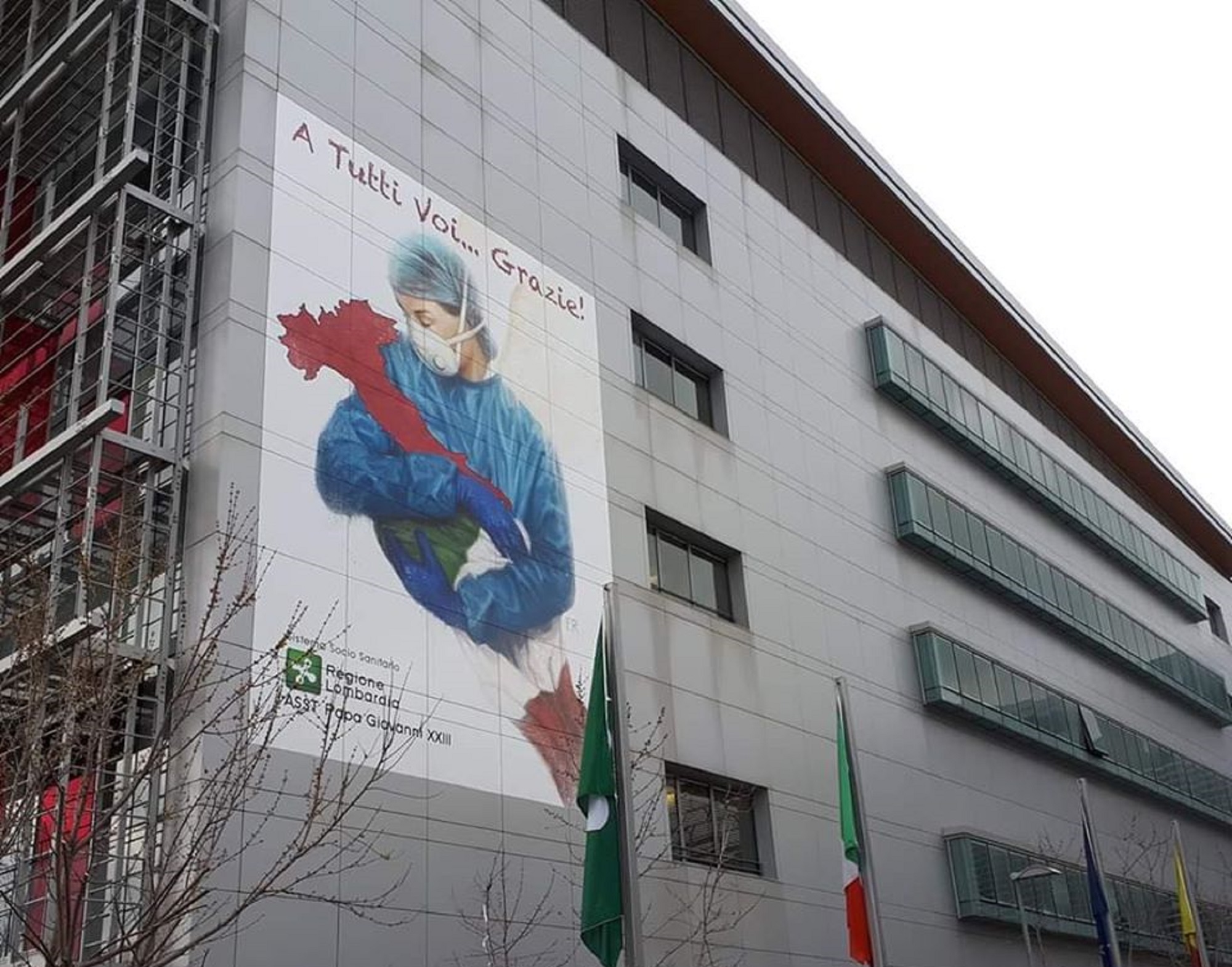 Grazie! A Bergamo un murale ringrazia il personale sanitario in trincea contro il Covid 19
