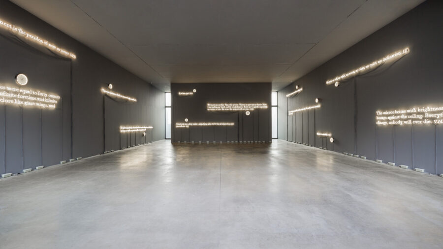 Installation view della mostra personale di Joseph Kosuth Existential Time, Galleria Lia Rumma, Milano, 2019  Photo Credit Robert Marossi; Courtesy Galleria Lia Rumma Milano - Napoli 