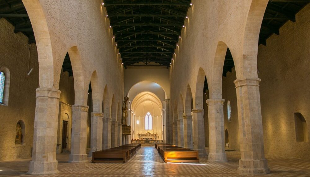Basilica di Santa Maria di Collemaggio, interno