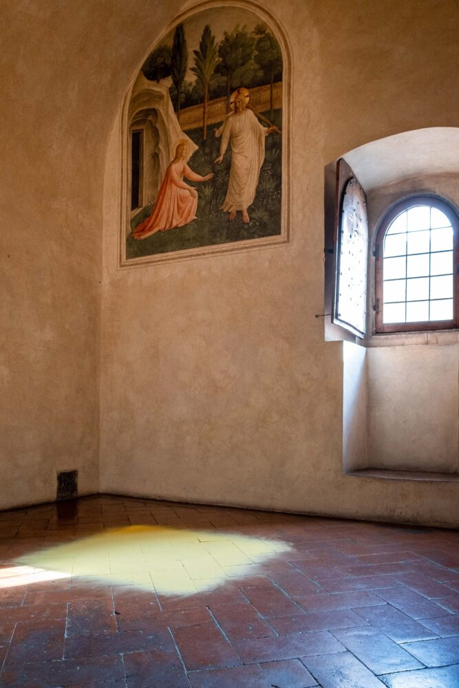 San Marco Cella 1 - Beato Angelico, Noli me tangere e installazione Wolfgang Laib