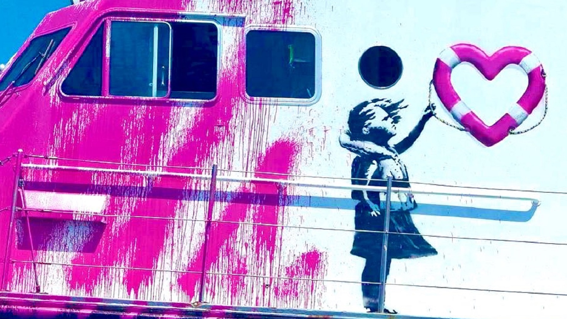 Confermato! È di Banksy la nave umanitaria che ha appena salvato 89 migranti