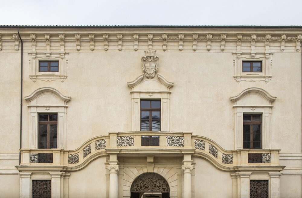 La facciata di Palazzo Ardinghelli restaurata (ph Andrea Jemolo)