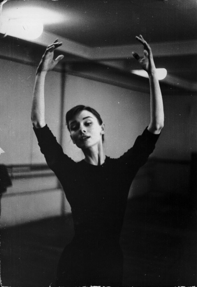 1955, Audrey Hepburn in uno studio di danza