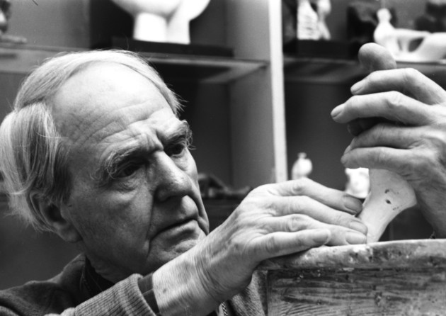 Henry Moore racconta le sue sculture in una lunga intervista su Rai5