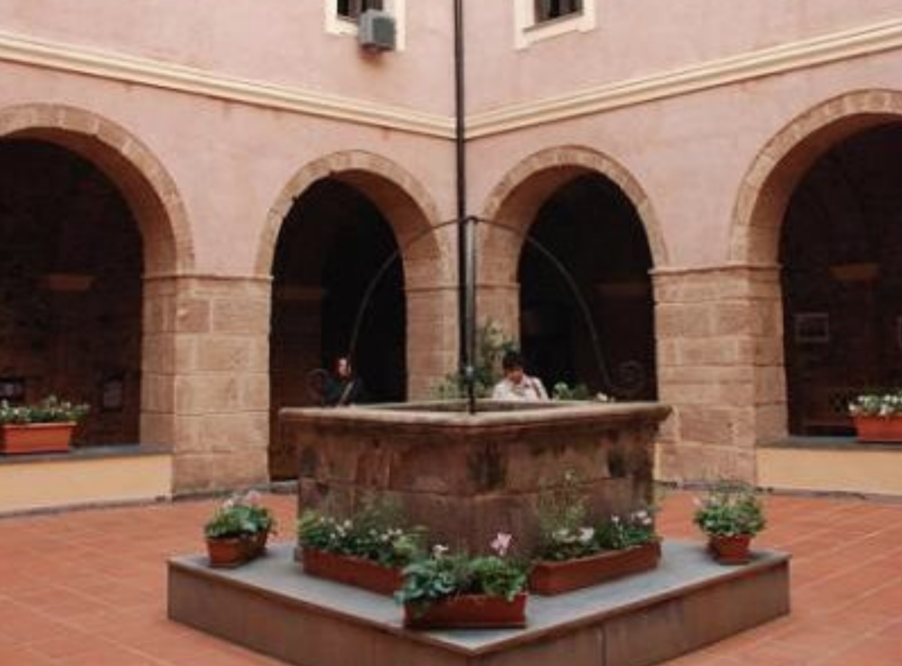 Il cortile dell'ex Convento del Carmelo, a Sassari