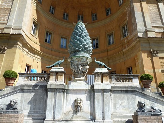 Cortile della Pigna, Musei Vaticani