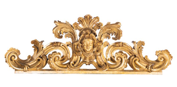 Lotto 63 - Grande fregio in legno intagliato e dorato, Roma XVIII secolo. Stima 2.300-2.800 euro
