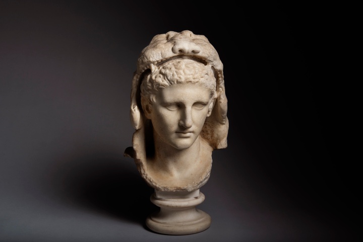 TEFAF online Busto del giovane Ercole, periodo tardo-ellenistico, I secolo a.C. Courtesy ArtAncient