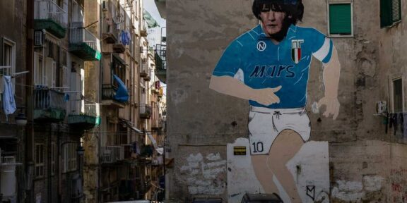 murale maradona quartieri spagnoli