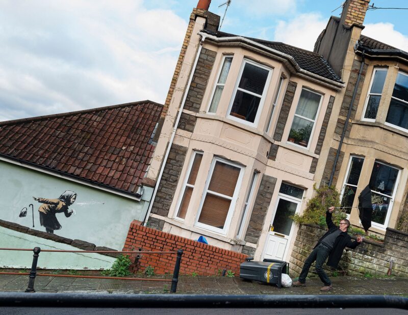 Nuovo murale di Banksy a Bristol