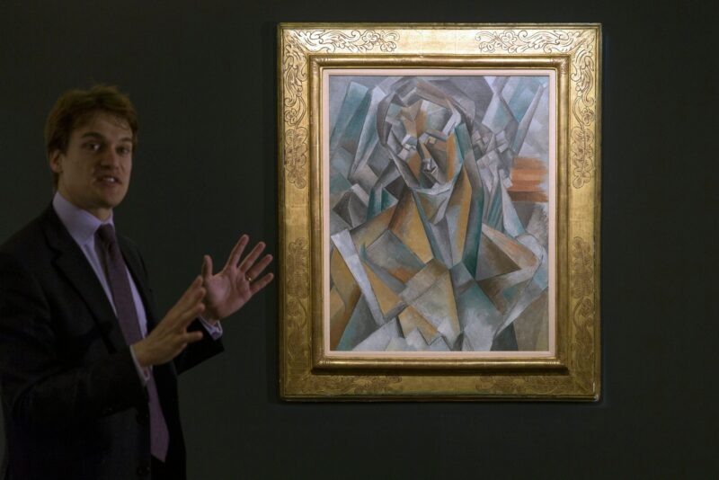 La Femme Assise' di Picasso ("Donna seduta") nel 2016 da Sotheby’s, dove ha venduto per 63,5 milioni di dollari. In 1973, il sig. Solow ha acceso una guerra transatlantica di offerta per vincere il lavoro cubista per $816.000, allora un record per un lavoro di ventesimo secolo