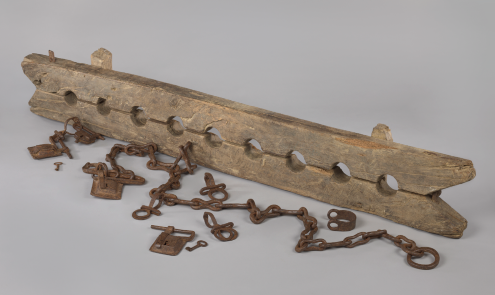 Anonymous, Foot stocks designed for the constraint of multiple enslaved people, with 6 separate shackles, c. 1600–1800, Rijksmuseum, gift from Mr J.W. de Keijzer