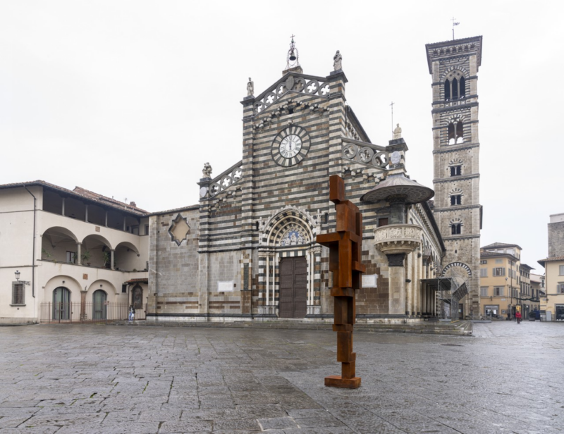 ANTONY GORMLEY SHY 2017 Ghisa / Cast iron 363,3 x 84,2 x 62,7 cm PhotoElaBIlakowska, OKNOstudio Copyright Line: © the Artist