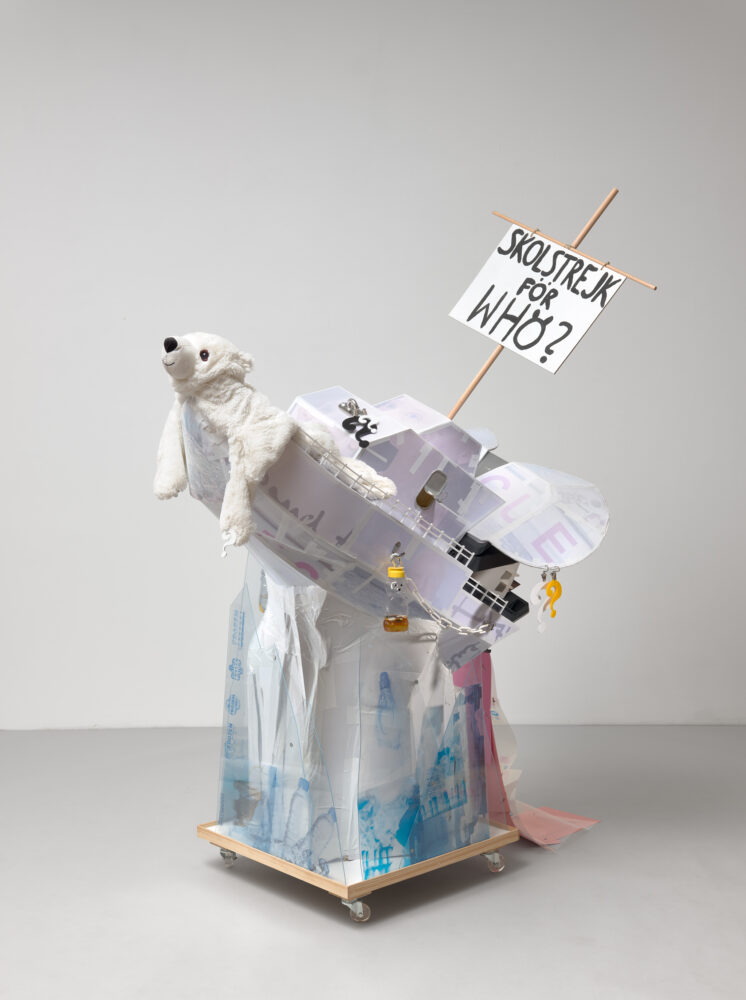 Simon Fujiwara Sculptures for “Who the Bær”, 2020 Courtesy the artist; Dvir Gallery, Tel Aviv/ Brussels; GioMARCONI, Milan; Taro Nasu, Tokyo; Esther Schipper, Berlin Photos © Jörg von Bruchhausen